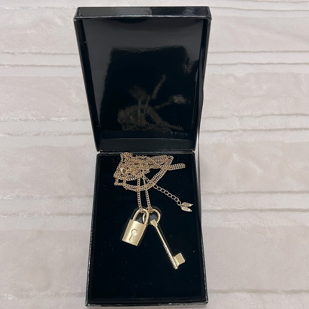 Victoria’s Secret Scandalous Gold Lock & Key Pendants with necklace